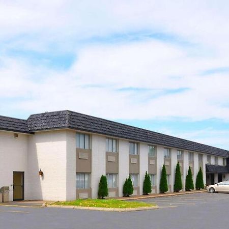 Avalon Inn Sandusky Esterno foto