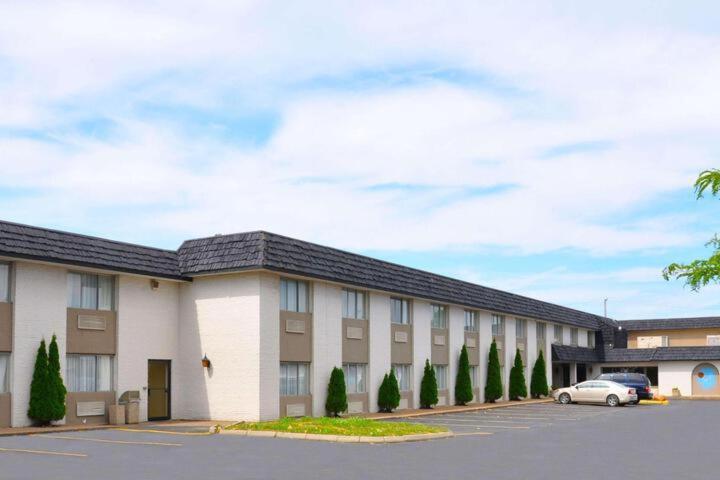 Avalon Inn Sandusky Esterno foto