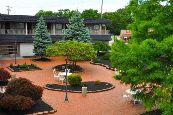 Avalon Inn Sandusky Esterno foto